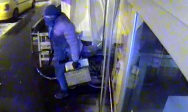 Motosiklet hırsızlıkları güvenlik kamerasında