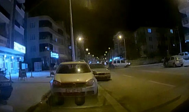 Motosikletin araca çarpma anı araç kamerasında