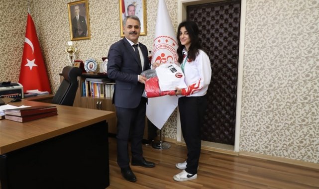 Muaythai Avrupa Şampiyonu Aslan'a hediye