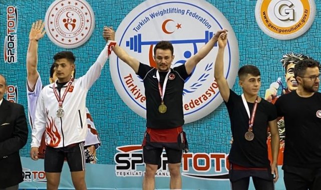 Muhammed Akkaya, halterde Türkiye şampiyonu oldu