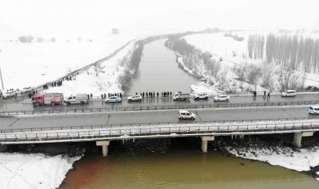 Muş'ta nehre düşen genç kızı arama çalışmaları devam ediyor