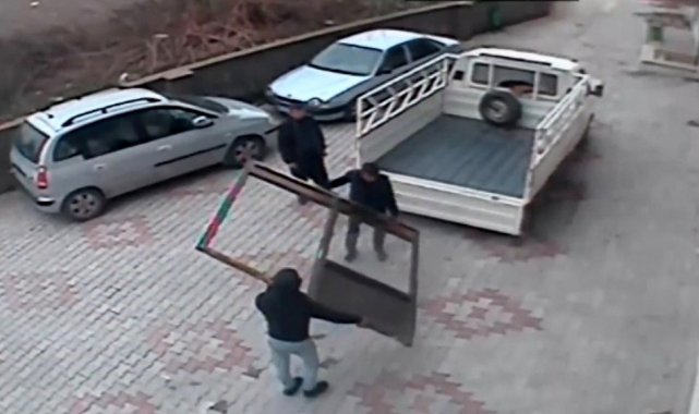 Nakliyeci tutup güpegündüz alüminyum çerçeveleri çaldılar