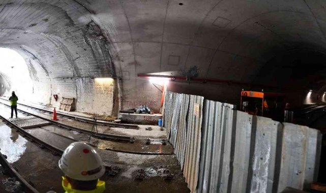 Narlıdere Metrosu'nun ray döşeme işlemlerinin yüzde 50'si tamamlandı