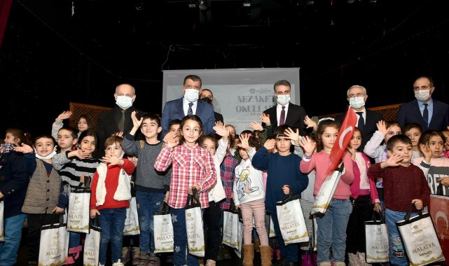 Nezaket okullarındaki öğrencilere &#039;ilk karnem kumpanyası&#039; etkinliği yapıldı