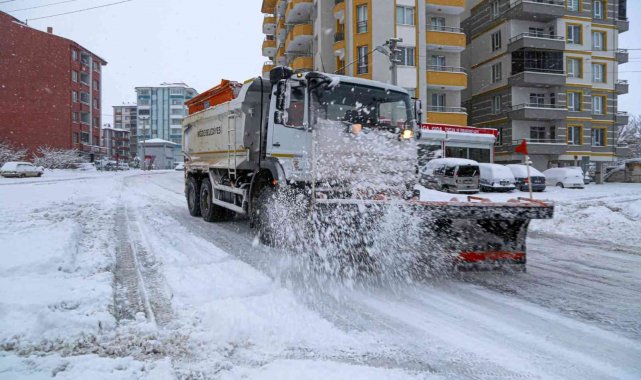 Niğde Belediyesi kar ekipleri teyakkuzda