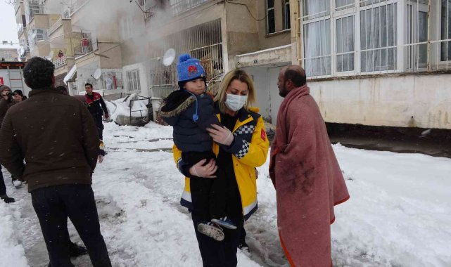 Niğde&#039;de ev yangını; 8 kişi hastaneye kaldırıldı