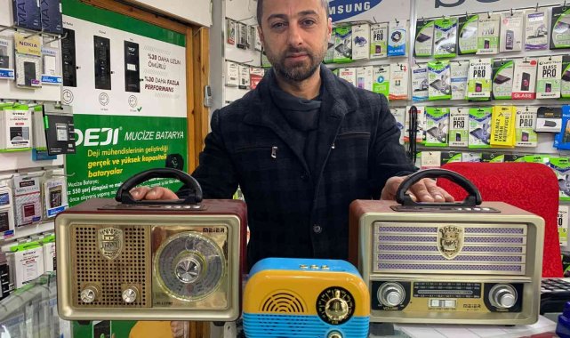 Nostaljik görünümlü yeni teknolojiye uyumlu radyolar