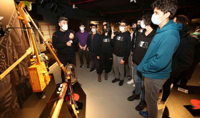 Öğrenciler müzede ritim öğreniyor