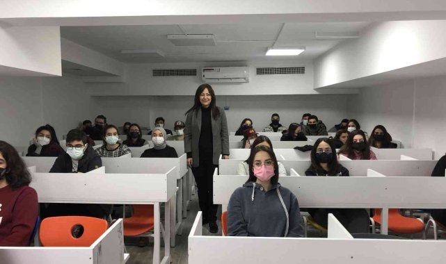 Öğrencilere, "Güçlü yönlerinizi, zayıf yönlerinizin telafisi için kullanın" önerisi