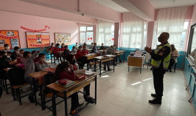 Öğrencilere trafik eğitimi verildi