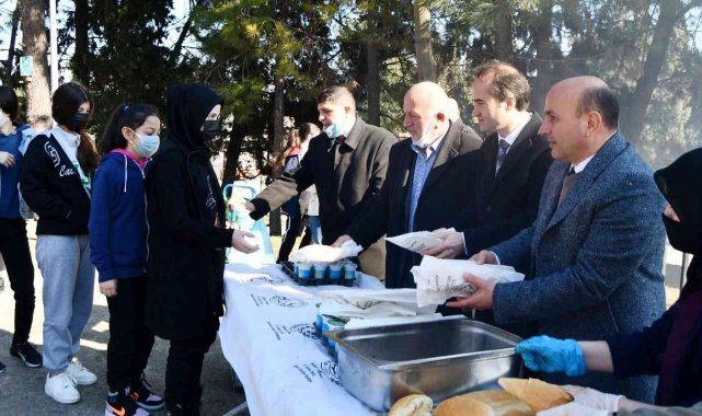 Öğrencilerle sucuk ekmekli buluşma