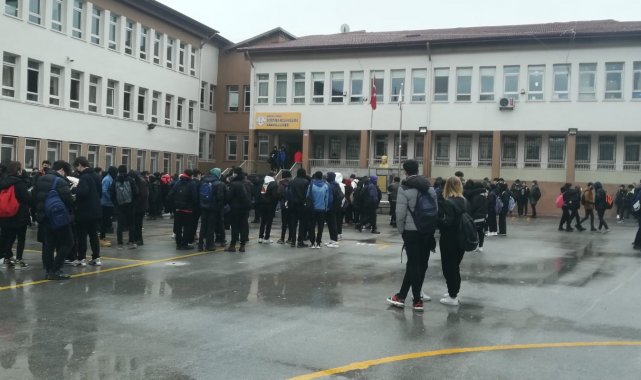 Okul kantininde çıkan yangın paniğe sebep oldu