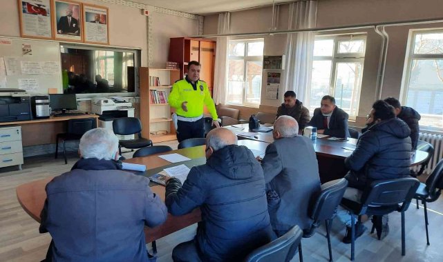 Okul servisi şoförlerine trafik eğitimi verildi