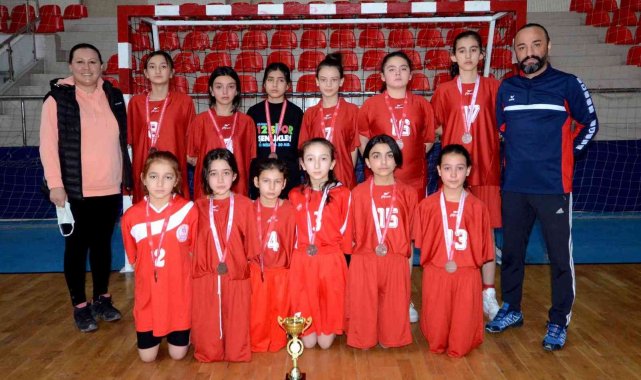 Okullar arası Küçük Kızlar Hentbol birinciliği sona erdi