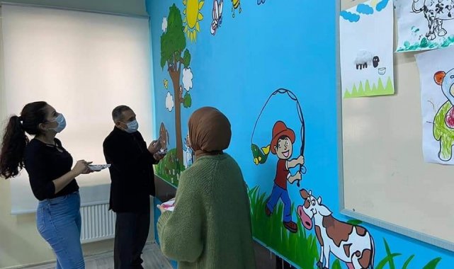 Okullar gönüllü öğretmenlerin desteği ile yenileniyor