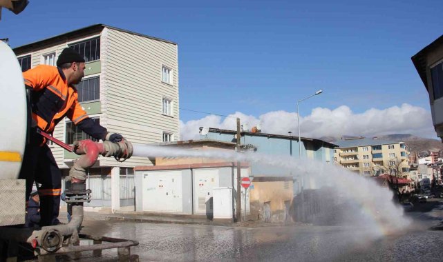 Oltu caddelerinde bahar temizliği