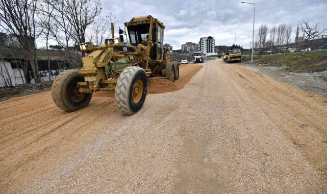 Osmangazi'de karda zarar gören yollar yenileniyor