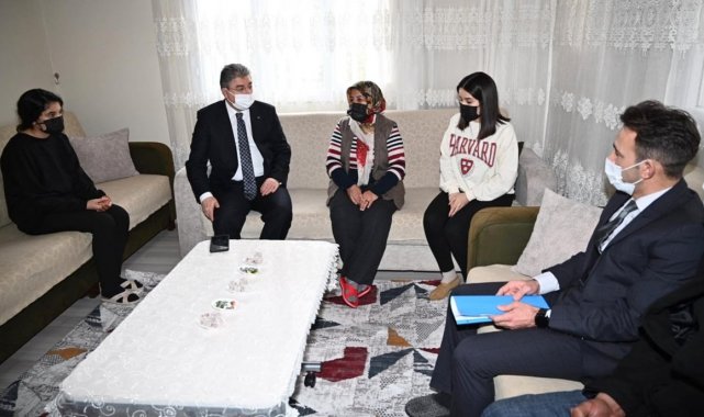 Osmaniye Valisi konuk olduğu ailelerin sorunlarına ortak oluyor