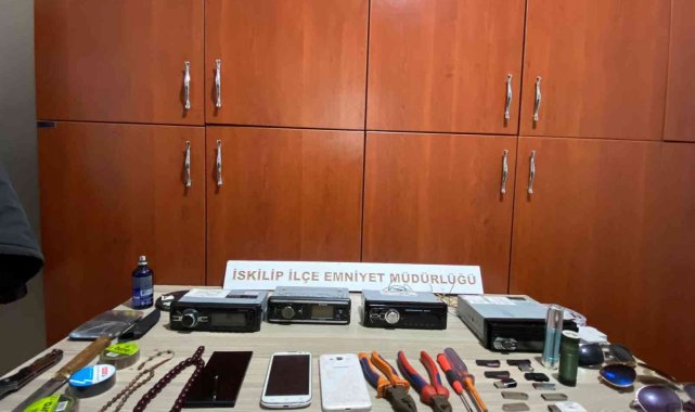 Oto hırsızı polisten kaçamadı