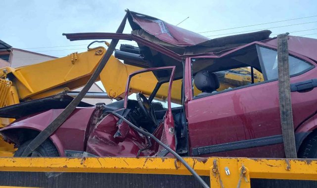 Otomobil dereye uçtu: 2 yaralı