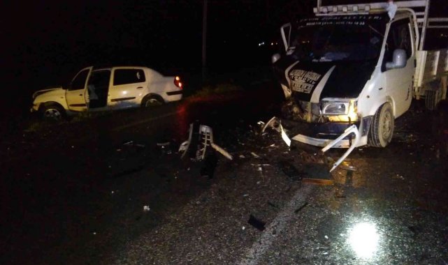 Otomobil ile kamyonet kafa kafaya çarpıştı: 1 yaralı