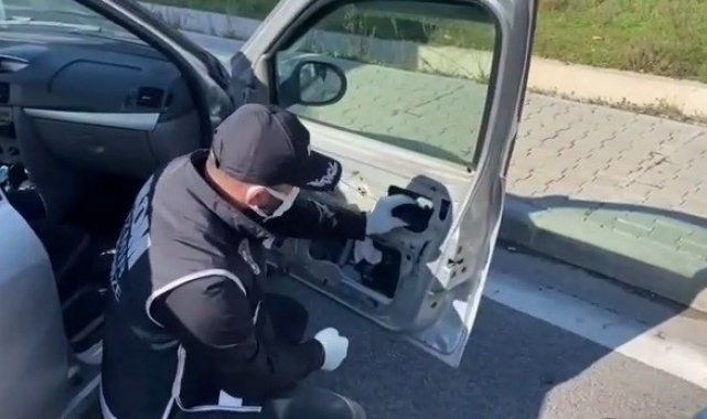 Otomobil kapısı içerisinden cephane çıktı
