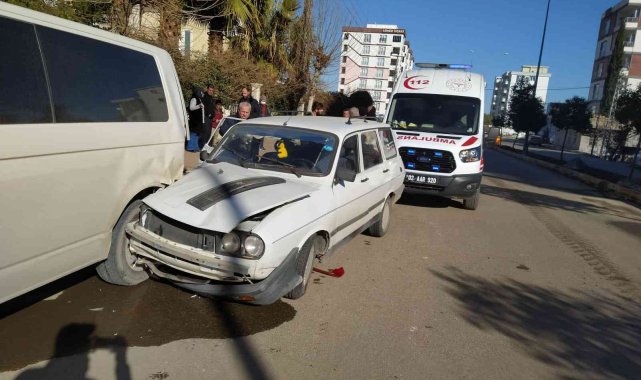 Otomobil park halindeki araca çarptı: 1 yaralı