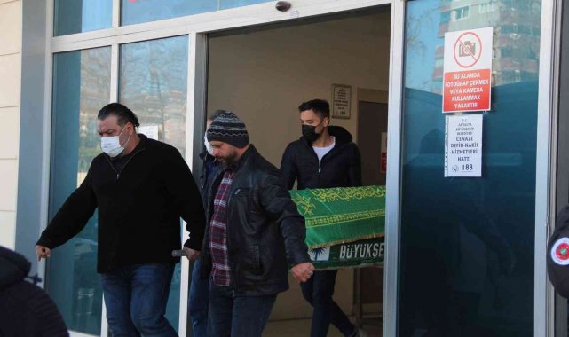 Otomobilin ağaca çarptığı kazada ölen gencin cenazesi morgdan alındı