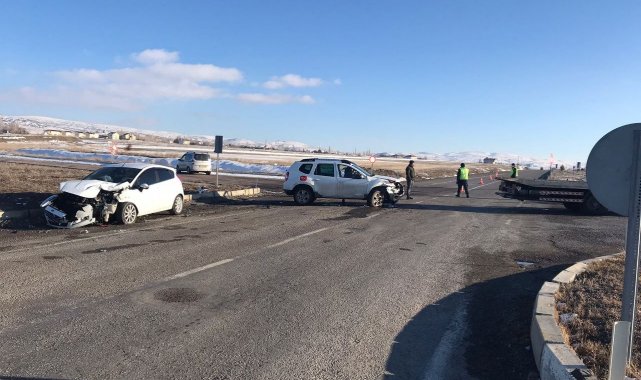 Otomobiller çarpıştı: 5 yaralı