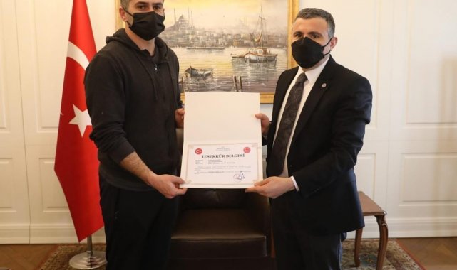 Özel öğrencilerle ilgilenen antrenöre teşekkür belgesi verildi