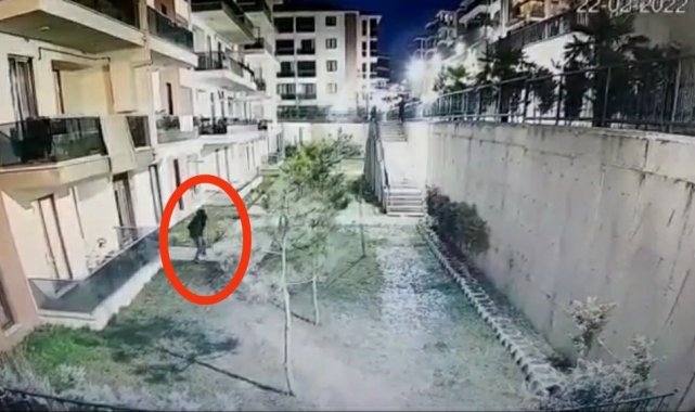 Palalı örümcek adam 5.kattan aşağıya böyle indi...