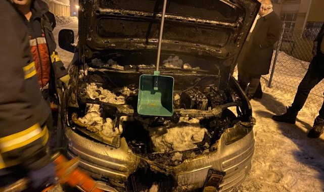 Park halindeki araç yandı