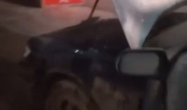 Park halindeyken alev alan araç kullanılamaz hale geldi