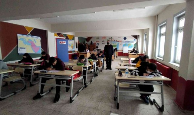 Pazaryeri ilçesinde 8. sınıf öğrencileri yarıyıl tatilinde de LGS'ye hazırlandı