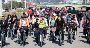 Pedallar “Karbon Yakma Yağ Yak” Sloganıyla Çevrildi