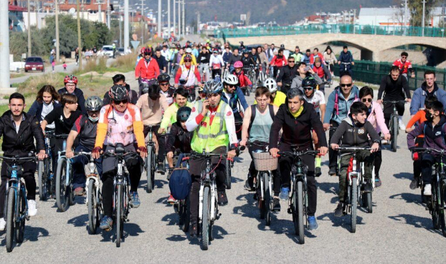 Pedallar “Karbon Yakma Yağ Yak” Sloganıyla Çevrildi