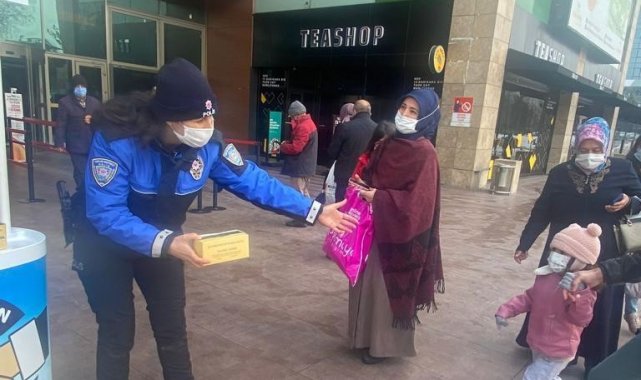 Polis kandil simidi dağıttı