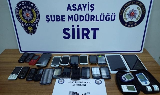 Polisin dur ihtarına uymayan şüpheli şahıs, çaldığı malzemeleri atarak kaçtı