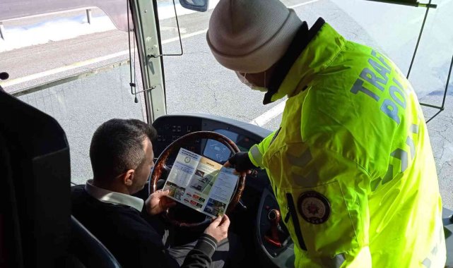 Polisten sürücü ve yolculara bilgilendirme
