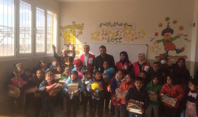 Pursaklar Belediye Başkanı Çetin insani yardım malzemelerini Tel Abyad'a ulaştırdı