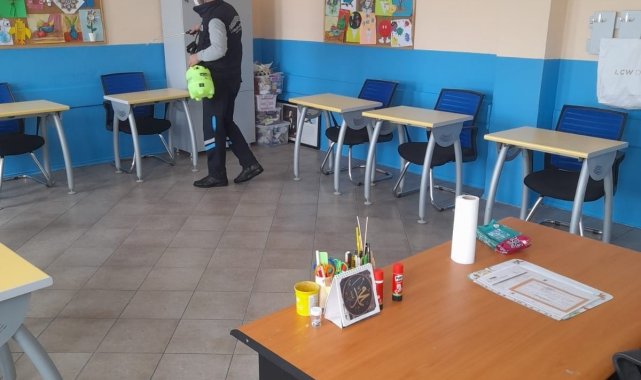 Pursaklar Belediyesi okulları baştan aşağı dezenfekte ediyor