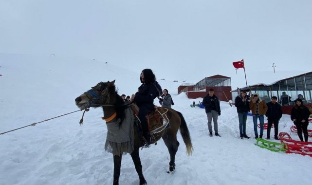 Pursaklar'n Gençleri Kayak Şenliği'nde