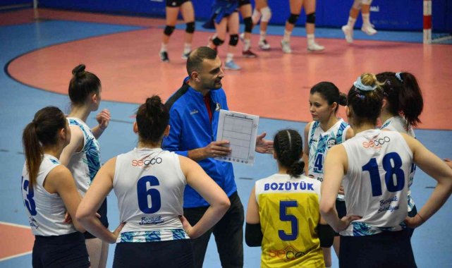 "Bizim Kızlar" İzmit Spor'u 3-2 yendi