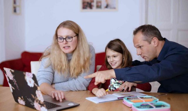 &quot;Dijital ebeveynler&quot; çocuklarına rol model olmalı