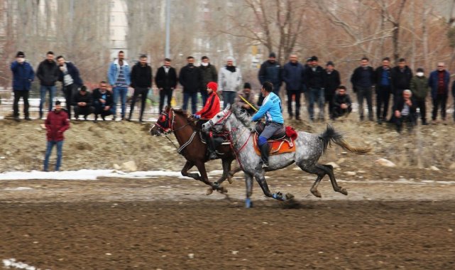 "Kurtuluş Kupası Cirit Müsabakası" heyecanlı anlara sahne oldu