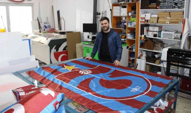 Reklamcılar, Trabzonspor bayrağı siparişlerine yetişemiyor