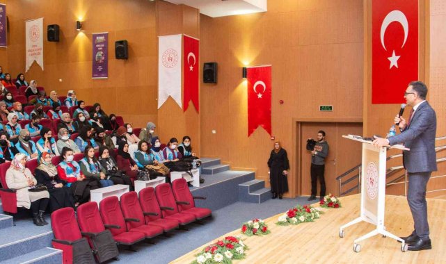 Rektör Aksoy, Gönüllülük Kampı'nda gençlerle buluştu