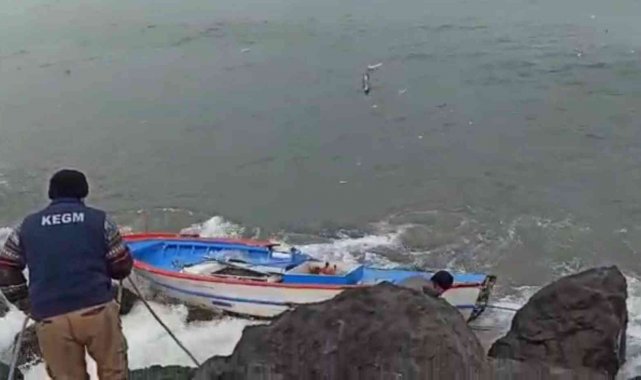 Rize'de kayığı alabora olan amatör balıkçı son anda kurtuldu