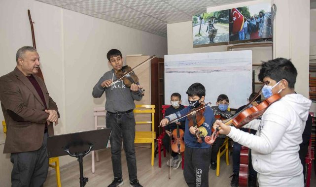 Roman çocuklara eğitim desteği