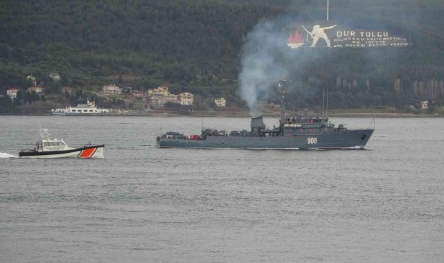Rus savaş gemileri Çanakkale Boğazı'ndan geçti